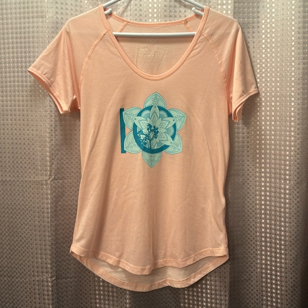 Women’s Ten Trees T-shirt, size small.